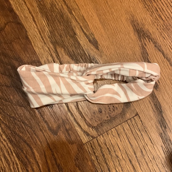 EUC Jessica Simpson Baby Girl One Piece Outfit with Headband; 3-6 M - Picture 3 of 4